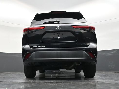 Used 2022 Toyota Highlander L FWD image 24