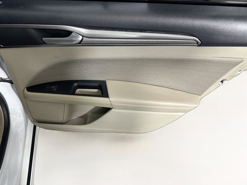 Used 2019 Ford Fusion SE image 28