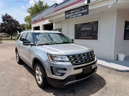 Used 2016 Ford Explorer XLT AWD/4WD image 6