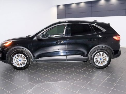 Used 2022 Ford Escape SE image 2