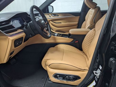 New 2025 Jeep Grand Cherokee L Summit w/ Advanced Protech Group IV image 16