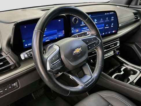 Used 2025 Chevrolet Traverse LT AWD/4WD image 18
