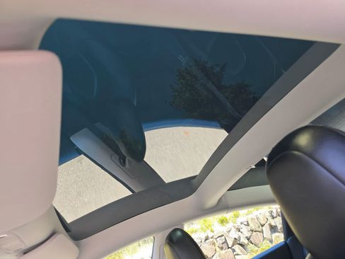 Used 2021 Tesla Model 3 Standard Range Plus RWD image 18
