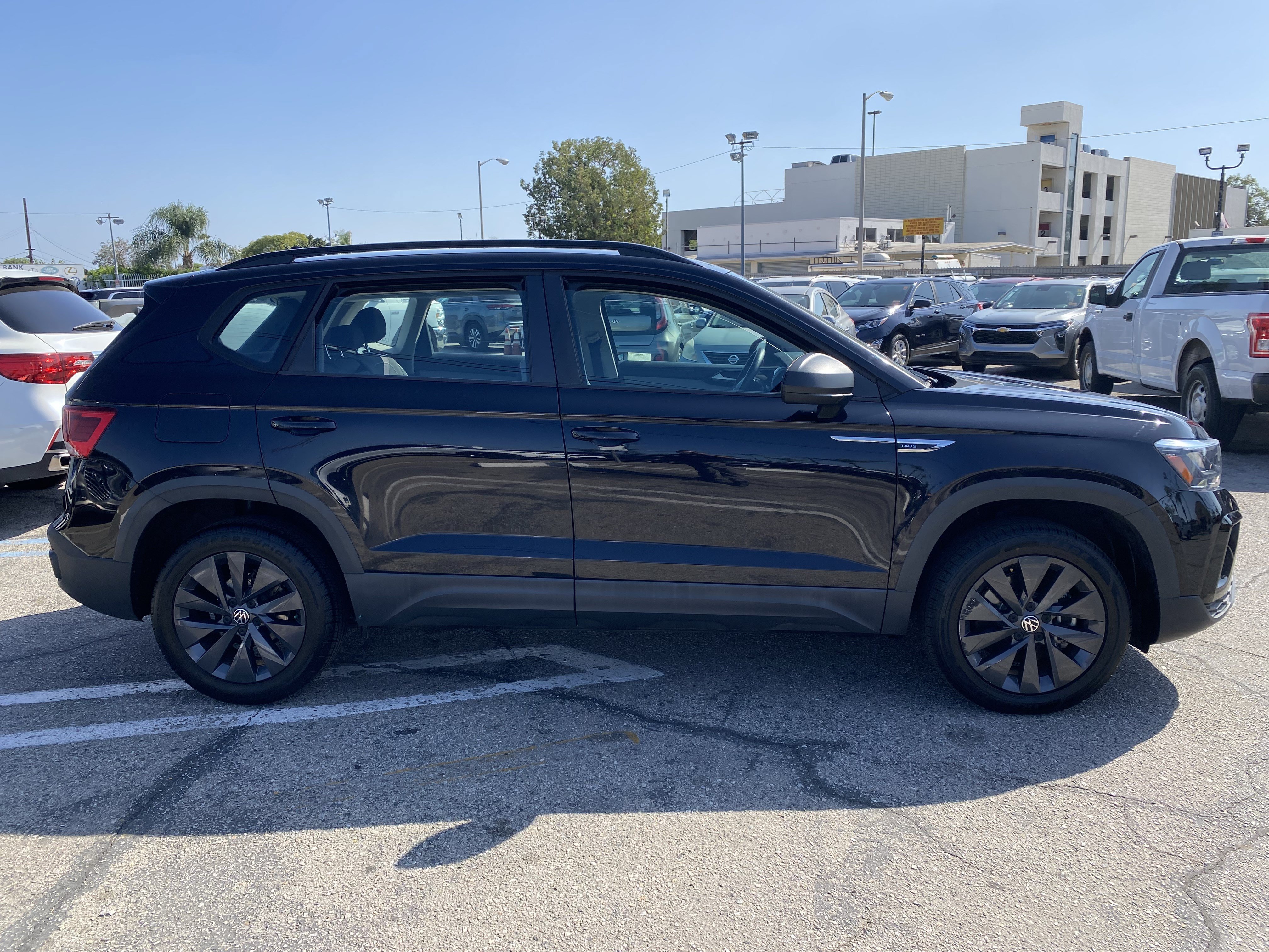 Used 2022 Volkswagen Taos S FWD image 9