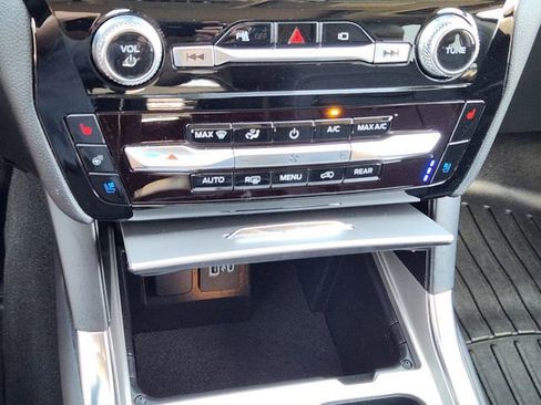 Used 2023 Ford Explorer Limited w/ Limited Technology Package image 19