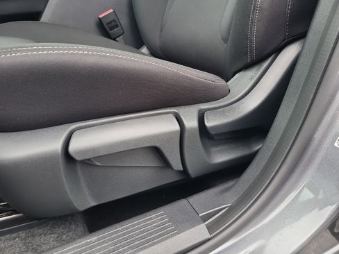 Used 2025 Nissan Rogue S image 18