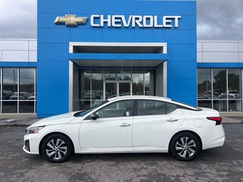 Used 2024 Nissan Altima 2.5 S image 15