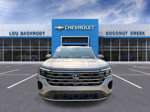 Used 2024 Volkswagen Atlas SEL AWD/4WD image 3