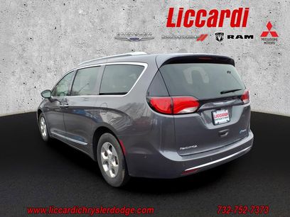 Used 2018 Chrysler Pacifica Limited w/ Advanced Safetytec Group