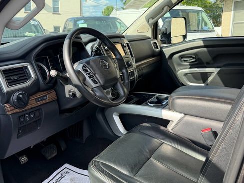 Used 2017 Nissan Titan SL w/ SL Towing Convenience Package AWD/4WD image 8