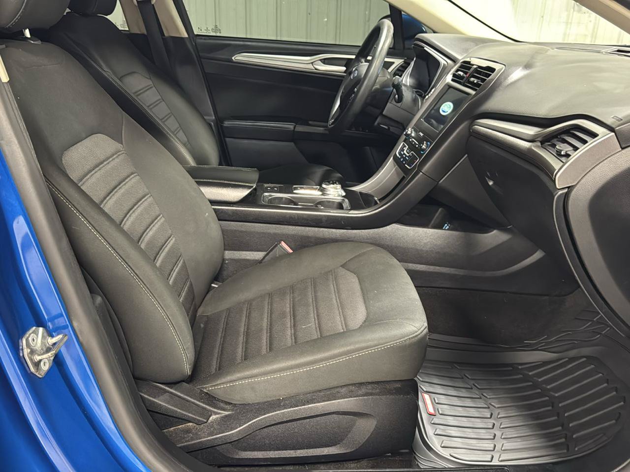 Used 2020 Ford Fusion SE FWD image 10