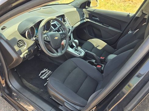 Used 2016 Chevrolet Cruze LT FWD image 25