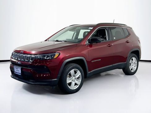 Used 2022 Jeep Compass Latitude w/ Sun and Sound Group AWD/4WD image 1