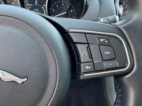 Used 2020 Jaguar F-PACE Premium image 18