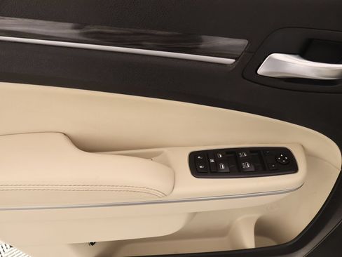 Used 2021 Chrysler 300 Touring w/ Sport Appearance Package RWD image 14