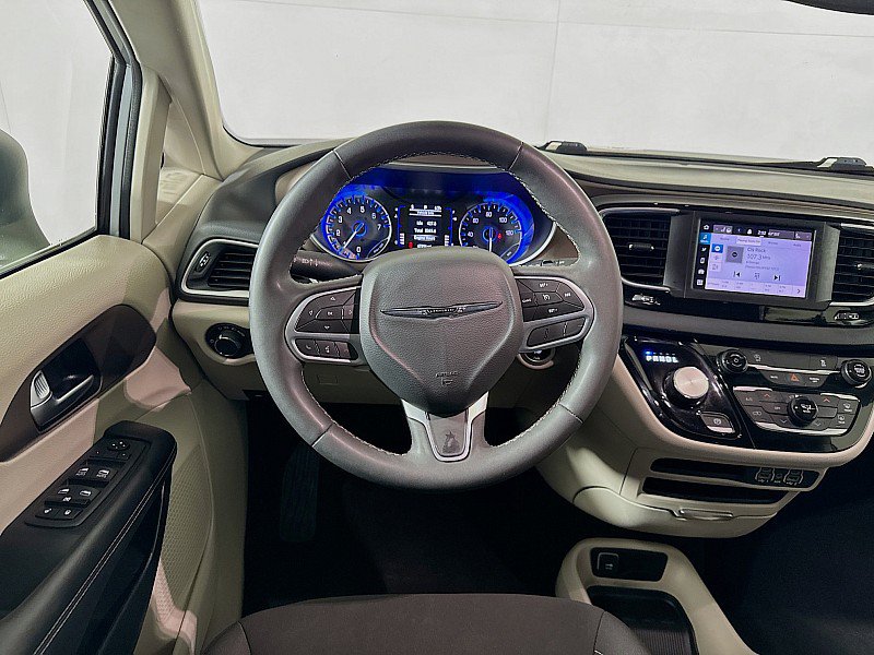Used 2023 Chrysler Voyager LX FWD image 21