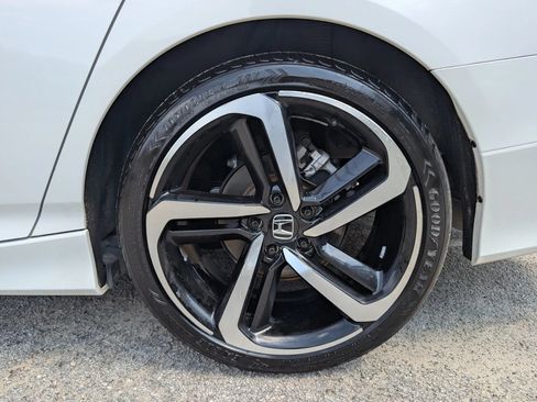 Used 2018 Honda Accord Sport image 9