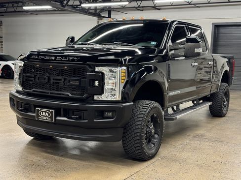 Used 2018 Ford F250 Lariat w/ Lariat Ultimate Package AWD/4WD image 3