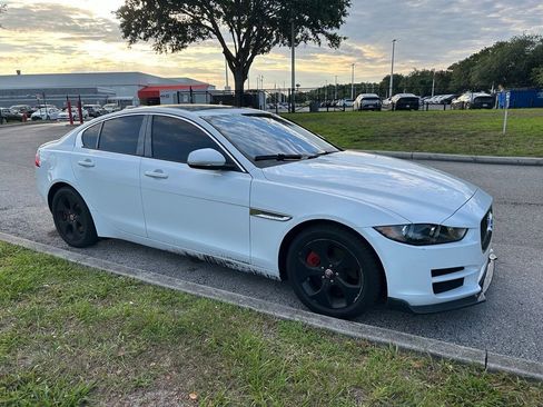 Used 2018 Jaguar XE RWD image 8