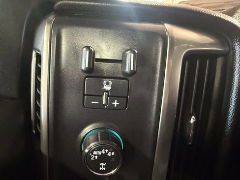 Used 2018 Chevrolet Silverado 1500 LT w/ All Star Edition AWD/4WD image 32