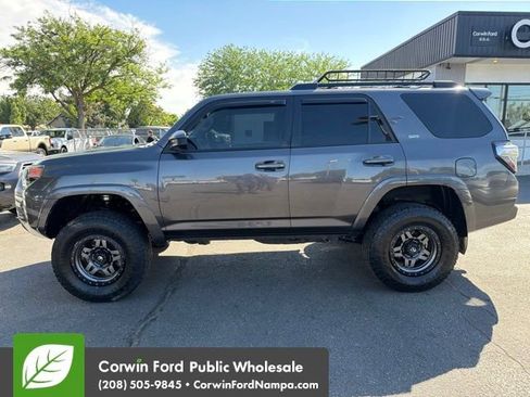 Used 2017 Toyota 4Runner SR5 AWD/4WD image 8