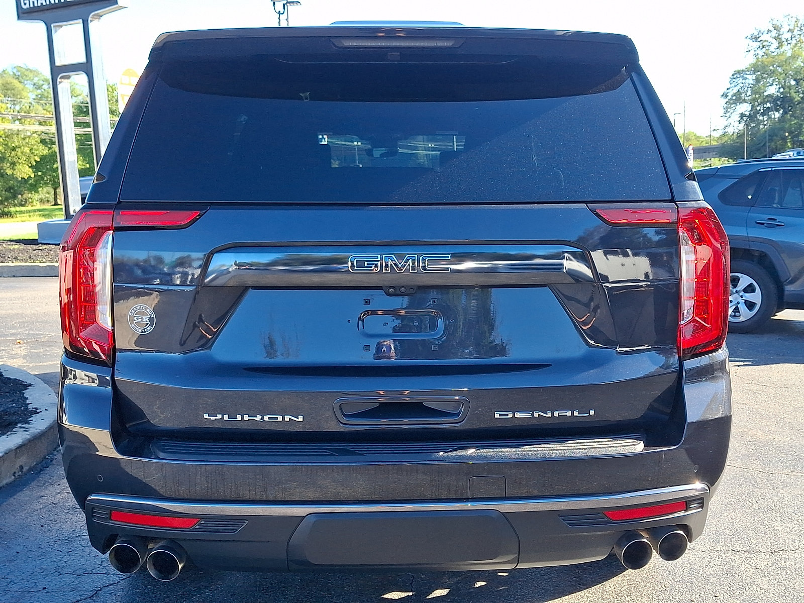 Used 2023 GMC Yukon XL Denali Ultimate AWD/4WD image 5