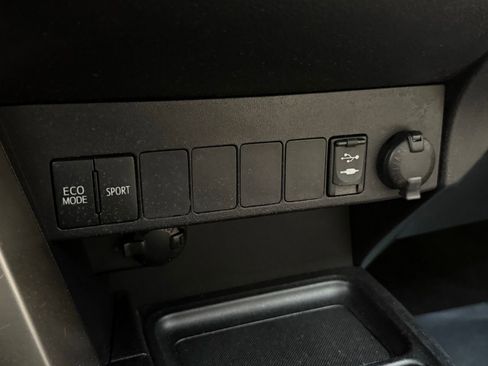 Used 2014 Toyota RAV4 XLE image 37