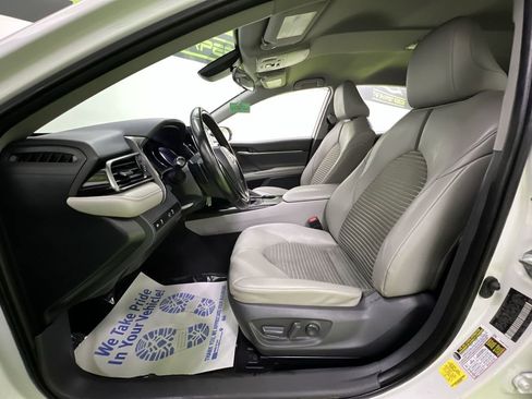Used 2021 Toyota Camry SE FWD image 16