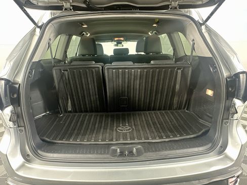 Used 2019 Toyota Highlander LE FWD image 29