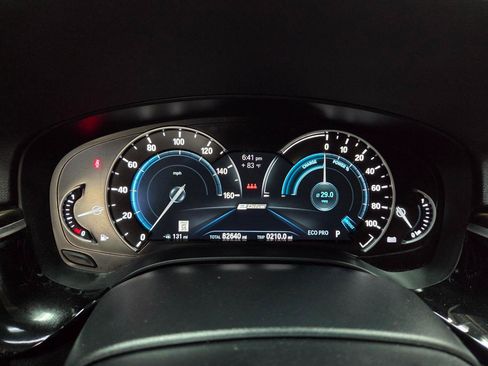 Used 2019 BMW 530e xDrive w/ Convenience Package AWD/4WD image 32