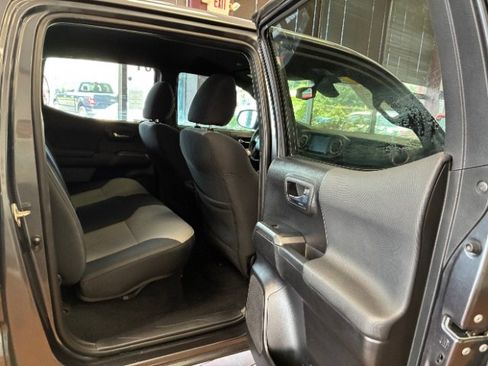 Used 2020 Toyota Tacoma TRD Sport  Medium Bed image 25