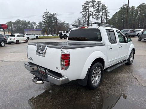Used 2011 Nissan Frontier SL image 6