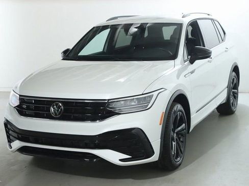 Used 2024 Volkswagen Tiguan SE R-Line AWD/4WD image 1