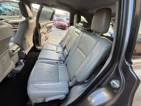 Used 2019 Toyota Highlander XLE FWD image 20