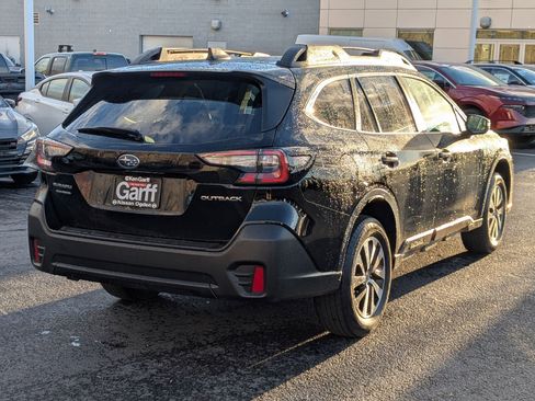 Used 2022 Subaru Outback Premium image 3
