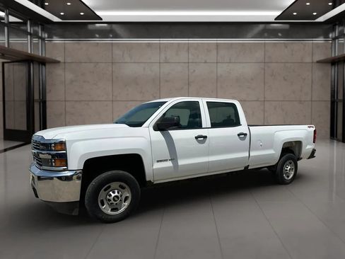 Used 2018 Chevrolet Silverado 2500 W/T AWD/4WD image 4