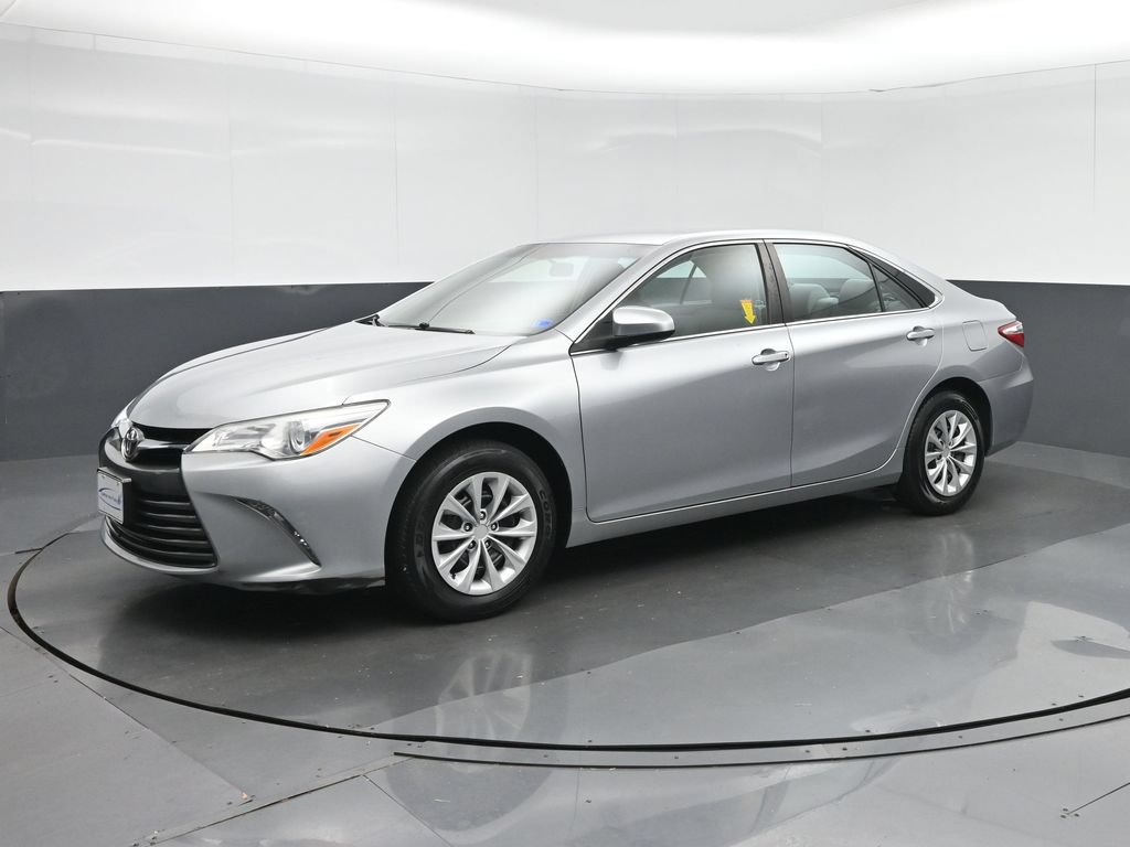 Used 2017 Toyota Camry LE FWD image 3