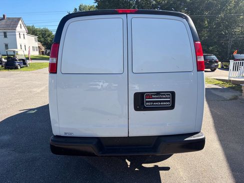Used 2018 Chevrolet Express 2500 w/ Driver Convenience Package RWD image 6