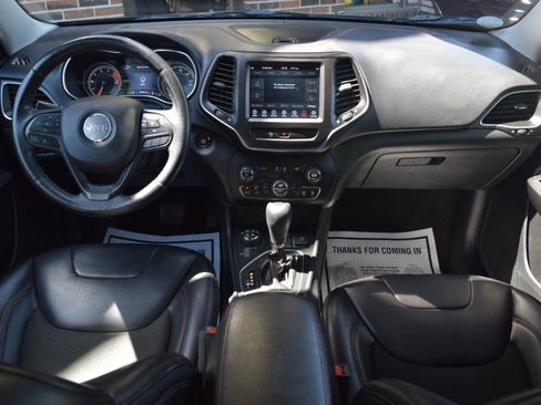 Used 2019 Jeep Cherokee Trailhawk w/ Comfort/Convenience Group AWD/4WD image 17
