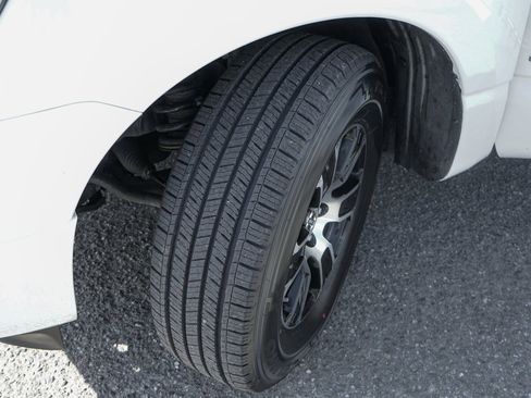 Used 2021 Nissan Titan SV image 37