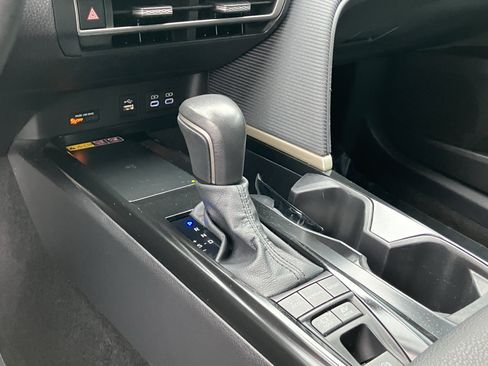Used 2025 Toyota Camry SE FWD image 31