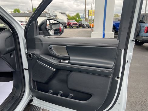 Used 2025 Ford Expedition Platinum AWD/4WD image 82