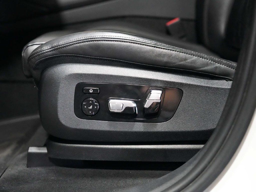 Used 2023 BMW X6 xDrive40i w/ M Sport Package AWD/4WD image 33