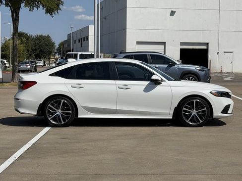 Used 2024 Honda Civic Touring image 3
