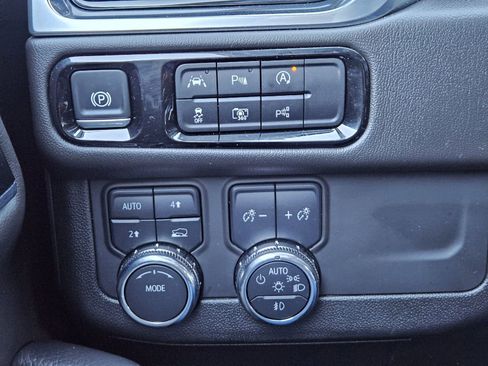 Used 2025 GMC Yukon XL Denali image 26