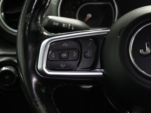 Used 2019 Jeep Wrangler Unlimited Sahara w/ LED Lighting Group AWD/4WD image 24