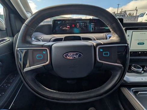Used 2025 Ford Expedition Platinum AWD/4WD image 47