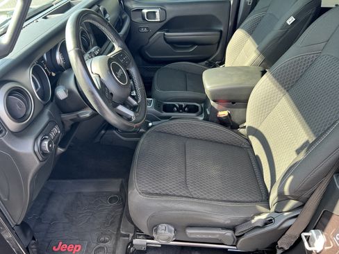 Used 2021 Jeep Wrangler Sport AWD/4WD image 9