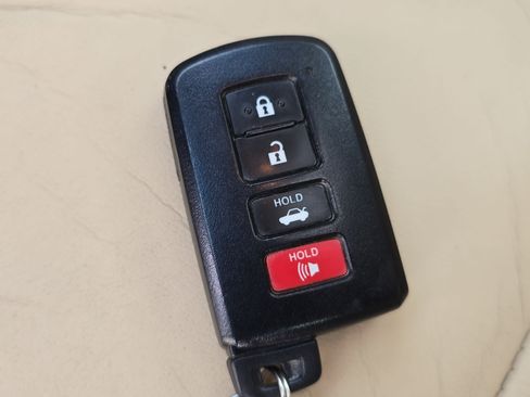 Used 2017 Toyota Camry XLE w/ Moonroof Package image 36