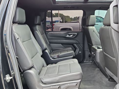 Used 2021 Chevrolet Suburban Z71 w/ Z71 Signature Package AWD/4WD image 33